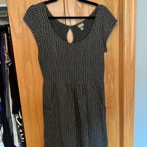 Vanity size M gray dress short sleeves with pockets